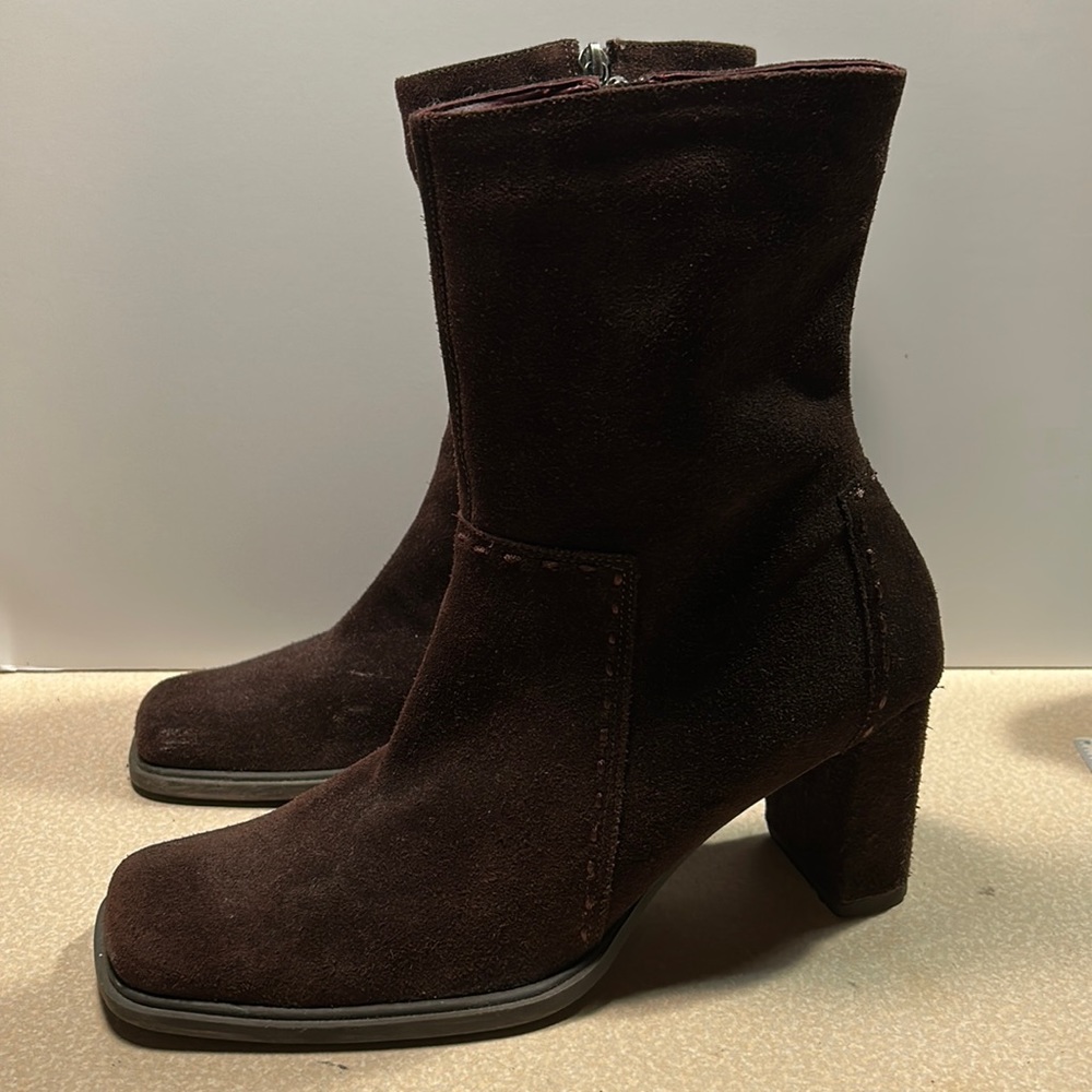 Brown suede booties by Tommy Hilfiger